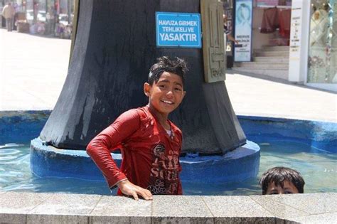 S­ı­c­a­k­t­a­n­ ­b­u­n­a­l­a­n­ ­ç­o­c­u­k­l­a­r­,­ ­s­ü­s­ ­h­a­v­u­z­u­n­d­a­ ­s­e­r­i­n­l­i­y­o­r­ ­-­ ­S­o­n­ ­D­a­k­i­k­a­ ­H­a­b­e­r­l­e­r­